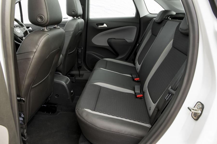 Интерьер Vauxhall Crossland X Turbo 2017 года  (фото 11 из 30)